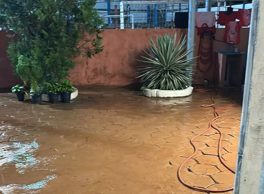 Após chuva, Estadual suspende aulas nesta segunda-feira para limpeza